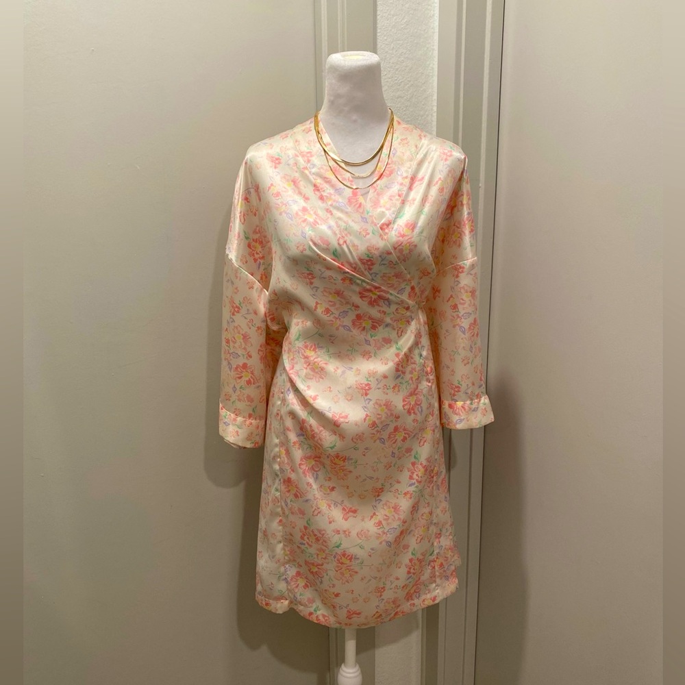 VTG 90s Cream & Light Pink Romantic Floral Print Mid-Length Kimono Robe - M